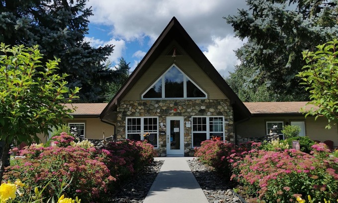 Coaticook Hotel | Discover Motel La Source: Family-Friendly & Highly Rated