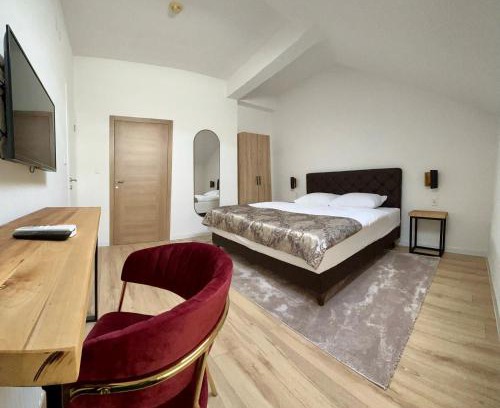 Bosnia Hotel | Discover Motel Marić: Family-Friendly Retreat with Dining