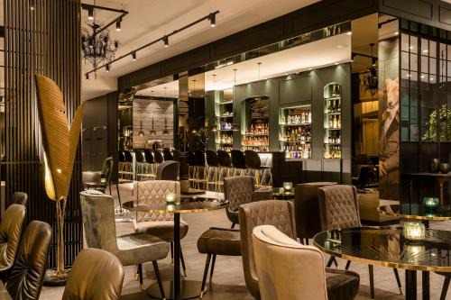 12th Arrondissement Hotel | Discover Motel One Paris-Porte Dorée: Pet-Friendly Comfort