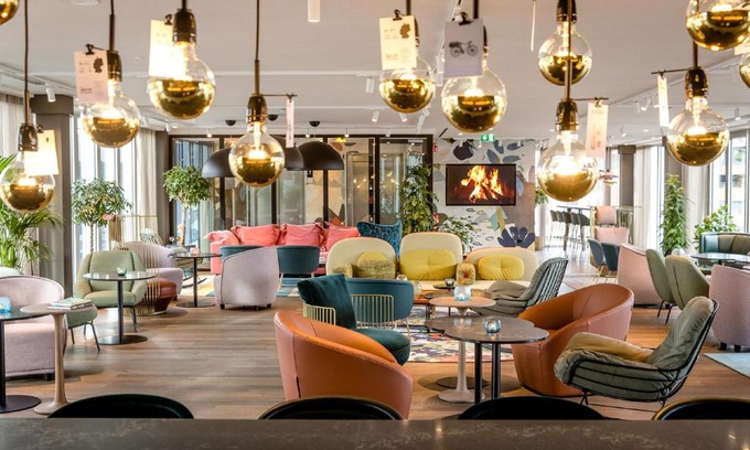 Stadsdriehoek Hotel | Discover Motel One Rotterdam: Pet-Friendly & Family Welcoming