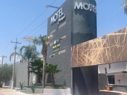 San Juan del Rio Hotel | Comfortable Stay at Motel Pedregal Suites with Breakfast