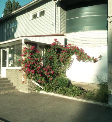 Poltava Oblast Hotel | Budget-Friendly Stay at Motel Pid Strihoyu with Great Amenities