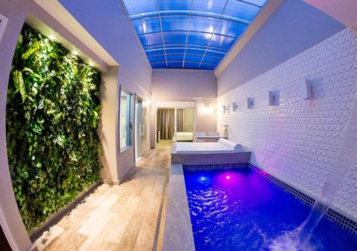 Sao Paulo Hotel | Experience Comfort at Motel Quo with Pool and Hot Tub