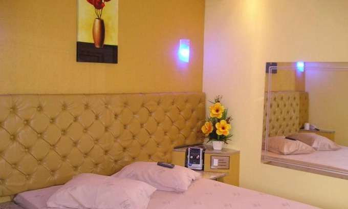 Cinquentenario Hotel | Budget-Friendly Stay at MOTEL RED LOVE with Breakfast