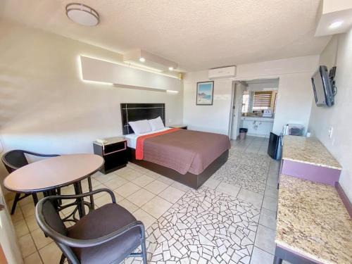 Tijuana Hotel | Budget-Friendly Motel Reno: Enjoy Breakfast & Pet Friendly Stays