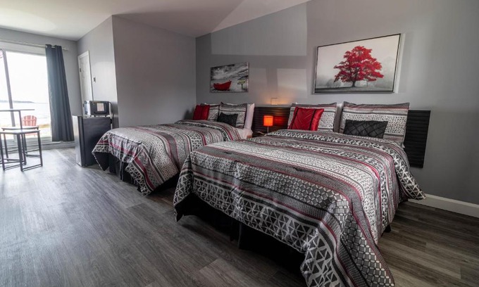 Rimouski-Neigette Hotel | Relax at Motel Rimouski: Oceanfront, Pet-Friendly Getaway