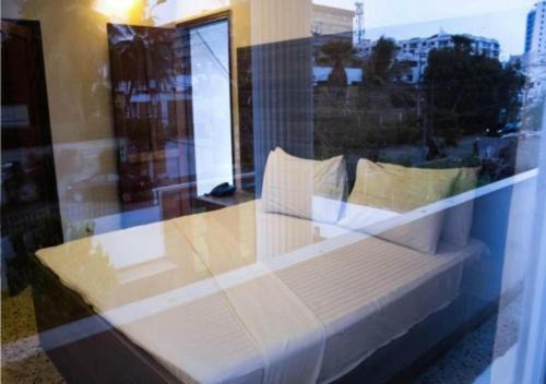 Clifton Bed & Breakfast | Budget-Friendly Stay at The Motel Royal Fantasy