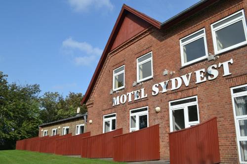 Skaerbaek Hotel | Discover Motel Sydvest: Pet Friendly & Family Amenities