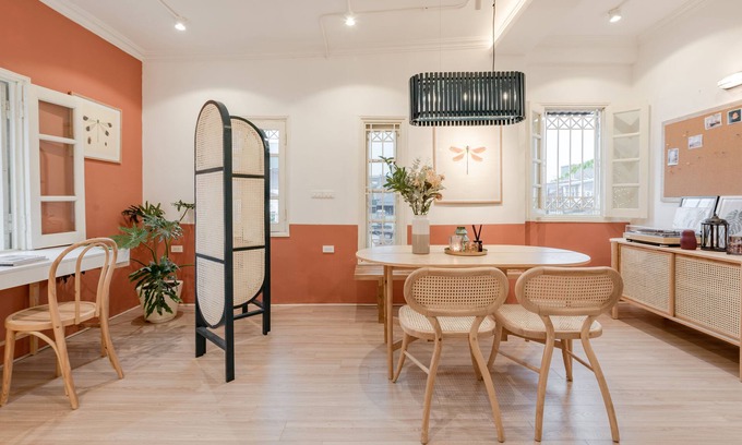 Hang Bai Apartment | Discover MotNua: Lake View Studio in Central Hanoi