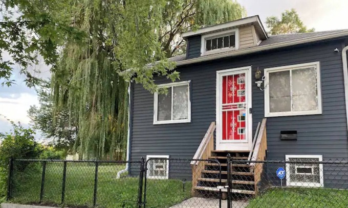 River Rouge House | Motor City’s Blue Paradise