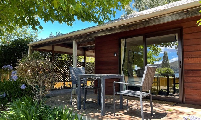 Motuoapa Cottage | Idyllic Motuoapa Bay Chalets: Family-Friendly Retreat