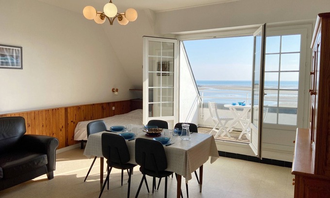 La Trinite-sur-Mer Apartment | Pet-Friendly MOUETTES 3: Balcony & Sea Views Await!