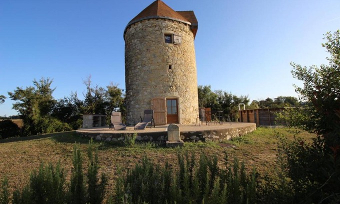Mas-d'Auvignon House | Pet-Friendly Retreat at Moulin de Salles - Perfect for Families