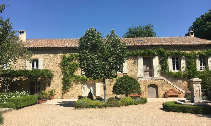 Sorgues House | Moulin de Vaucroze cottage in Provence near Avignon