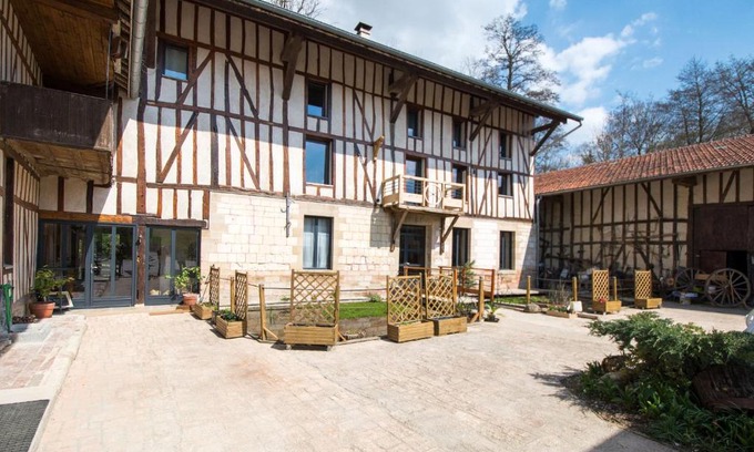 Saint-Amand-sur-Fion Villa | Experience the Charms of Moulin du Ruet - 10/10 Rated Stay