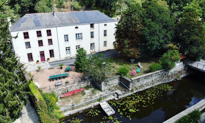 Mortagne-sur-Sevre Bed & Breakfast | Cozy Moulin Pont Vieux: Poolside Retreat with Ocean Views