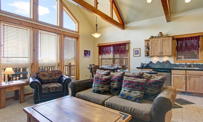Estes Park Condo | Guest Rated: 9.8! Mount Enentah Condo with Lake Views