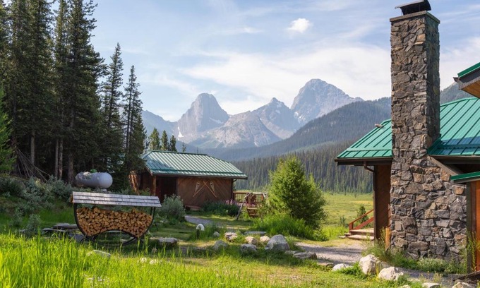 Spray Valley Provincial Park Cabin | Experience Mount Engadine Lodge: Pet-Friendly Retreat!