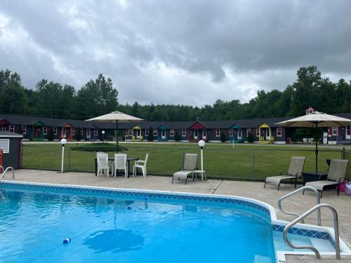 Randolph Hotel | Scenic Mount Jefferson View with Pool and Oceanfront Access