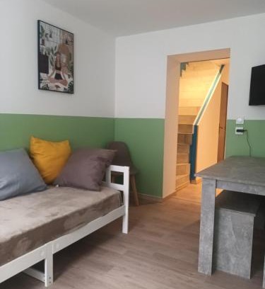 La Fere Apartment | Pet-Friendly Mount Lavinia: Ideal for Families and Travelers