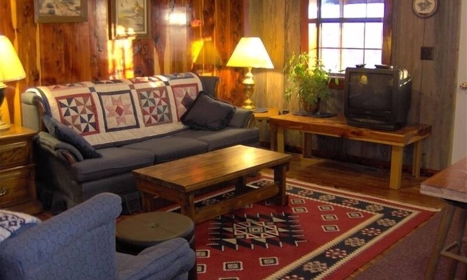 Magazine Cottage | Idyllic Mount Magazine View Cottage - Pet Friendly Retreat