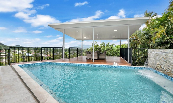 Mount Sheridan House | Mount Sheridan home with Breath taking views