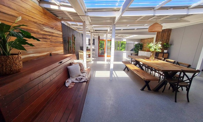 Stanley House | Pet-Friendly Mount Stanley Escape with Breakfast & Family Perks