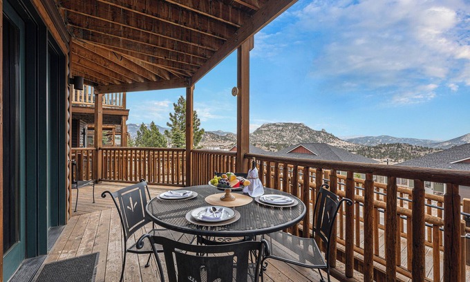 Estes Park Condo | Experience Mount Stratus at Marys Lake with Pool & Spa