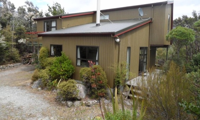 St. Arnaud House | Relax at Mount View, St Arnaud – Family-Friendly Retreat