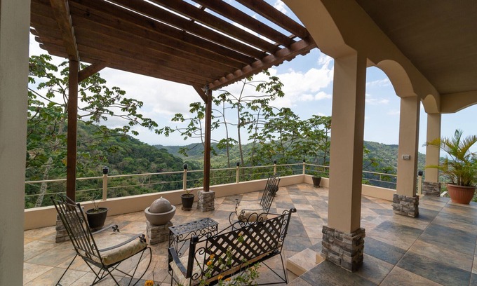 Carara Villa | Relaxing Mount View Villa in Jaco Bijagual with Pool