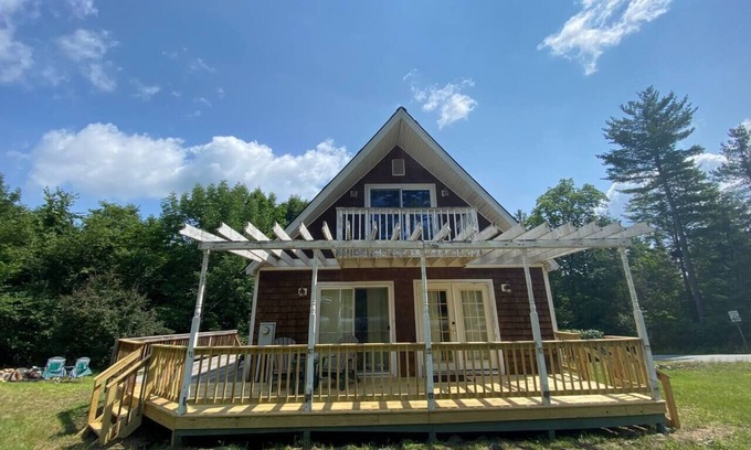 Johnsburg House | Cozy Mountain Adventure Ski House: Ideal for Families & Nature