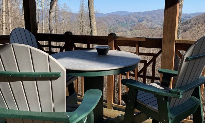 Mountain Air Condo | Experience Mountain Air: Pet-Friendly Condo with Views