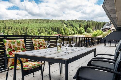Loucna Pod Klinovcem Apartment | Inviting Mountain Apartments Klínovec Hexagon with Dining