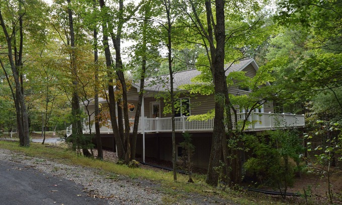 Mount Jackson House | Discover Bryce Resort: Perfect Getaway with Pool & Views
