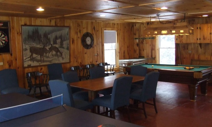 East Burke House | Ideal Retreat for Mountain Bikers with Pool & Family Amenities