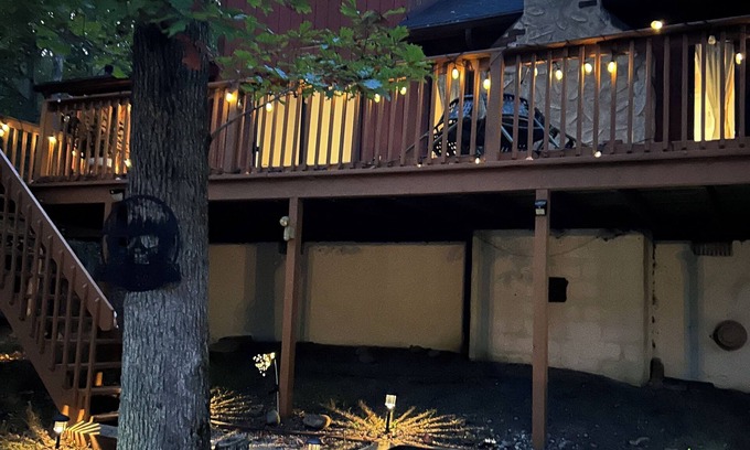 Bushkill Cabin | Inviting Cabin in Saw Creek with Pool and Lake Views