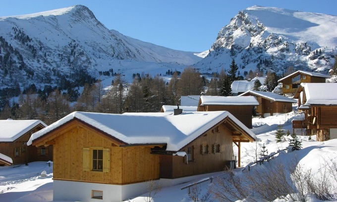Reichenau Ski Chalet | Cozy Mountain Cabin: Family Ski Resort with Spa & Pool