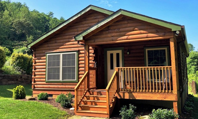 Asheville Cabin | Mountain Cabin - Minutes to Downtown Asheville