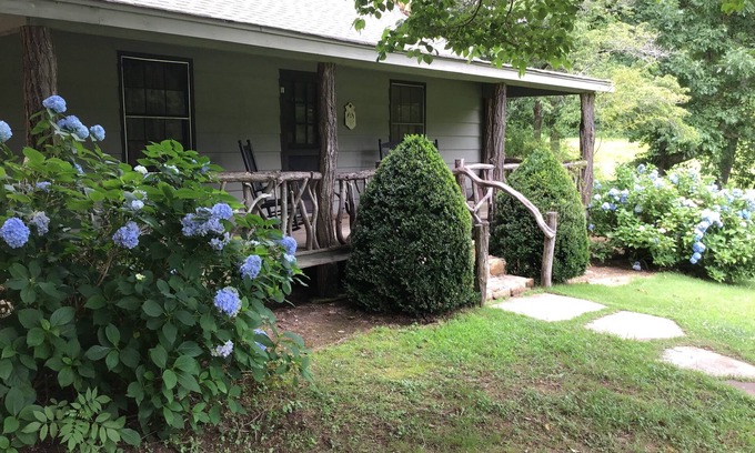 Clarkesville Cabin | Tranquil Mountain Cabin by Scenic Trout Stream