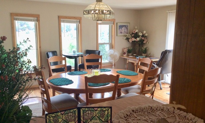 Trampas House | Mountain Cabin Retreat: Top-Rated Getaway with Fast WiFi