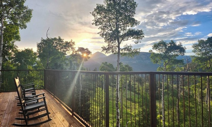 Cuchara Cabin | Mountain Cabin w/360° Views, Hot Tub, Pet-Friendly, Trails, Fireplace, Sleeps 16