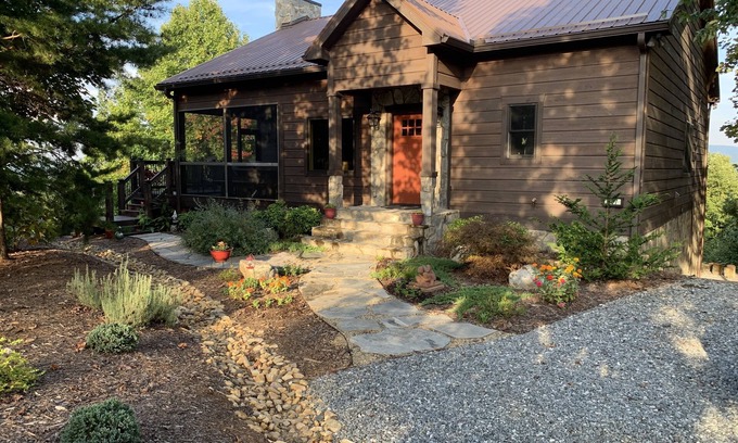 Vein Mountain Cabin | Cozy Mountain Cabin with Pool, Kitchen & Breakfast Included