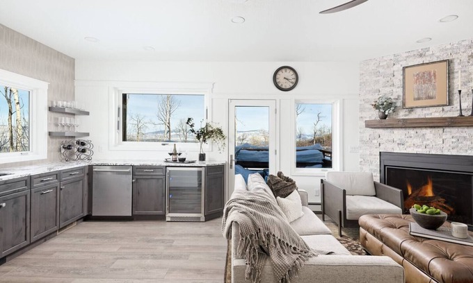 Glenwood Springs House | Idyllic Mountain Chalet with Hot Tub & Spa Access