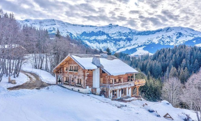 Le Planellet Ski Chalet | Inviting Mountain Chalet for 12 with Breathtaking Mont Blanc Views