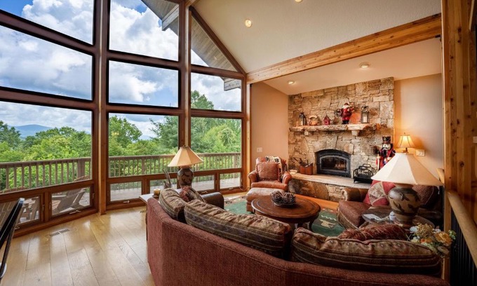 Robbinsville Ski Chalet | Scenic Mountain Chalet Retreat Near Tail of the Dragon