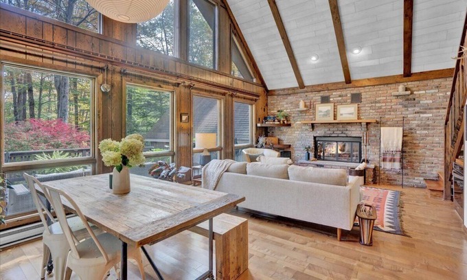 Gouldsboro Ski Chalet | Premier Mountain Chalet at Pocono Resort with Hot Tub