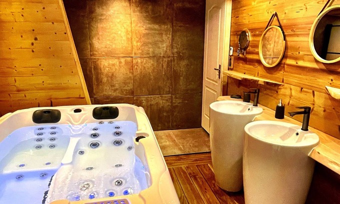 Travexin Apartment | Cozy Mountain Chalet with Spa & Pool, Rated 9.6/10