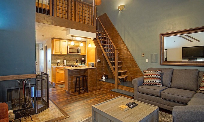 Snowshoe Condo | Cozy Mountain Crest 35 Tree House - Guest Rated 9.8/10