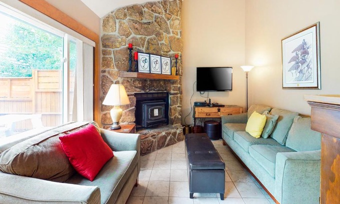 Fraser Apartment | Relax at Mountain Dreams Condo with Hot Tub & Pet-Friendly