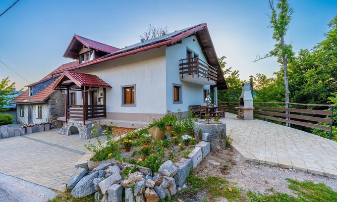 Fuzine House | Inviting Mountain Escape House with Indoor Pool & Spa